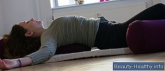 Yoga bevæger sig for at lindre spændingshovedpine
