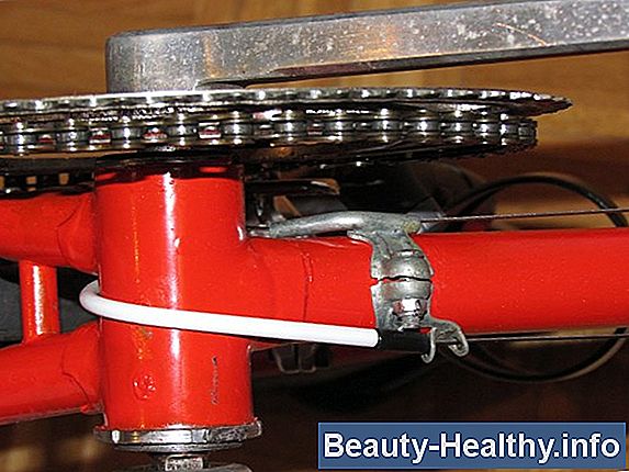 C贸mo reemplazar el cable del desviador delantero en un Shimano Ultegra