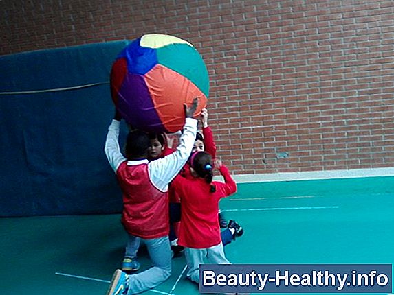 ¿Cómo la presión de aire en una bola hace que la pelota rebote más?