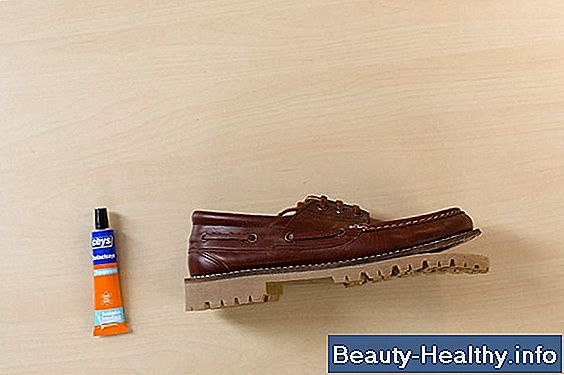 C贸mo pegar la suela en un zapato de bolos