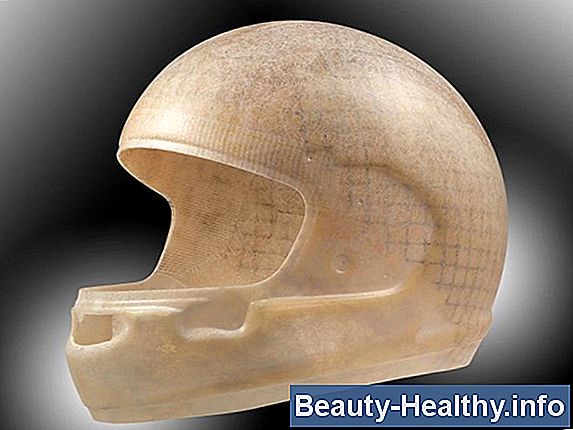 ¿Cómo protege un casco de fútbol americano a un jugador de fútbol?