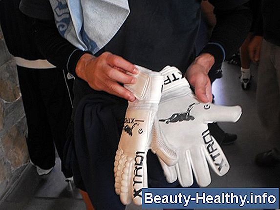 ¿Cómo se usan los guantes para ayudar a un portero de fútbol?