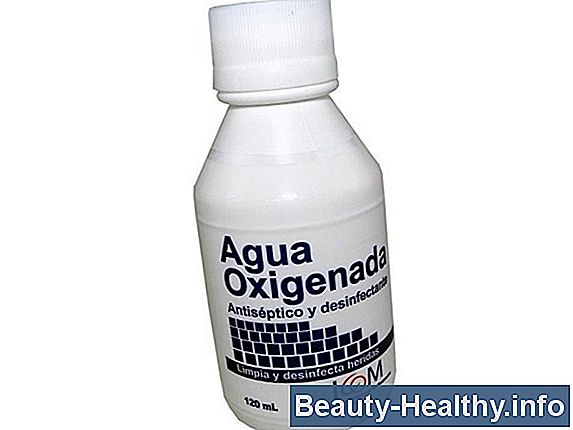 Per贸xido de hidr贸geno y agua en el o铆do