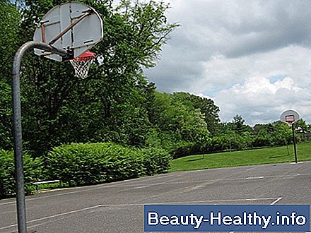 C贸mo construir una cancha de baloncesto en el patio trasero