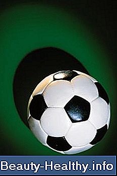 Cómo arreglar un balón de fútbol perforado