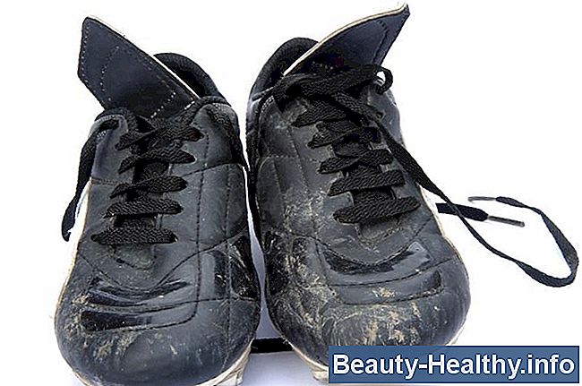 Cómo quitar las marcas de césped de goma de los zapatos de fútbol