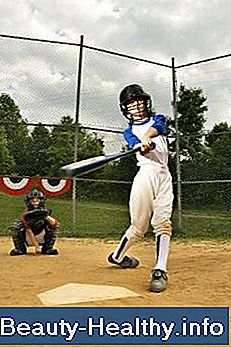 Hur man lär en ung tjej att träffa en softball